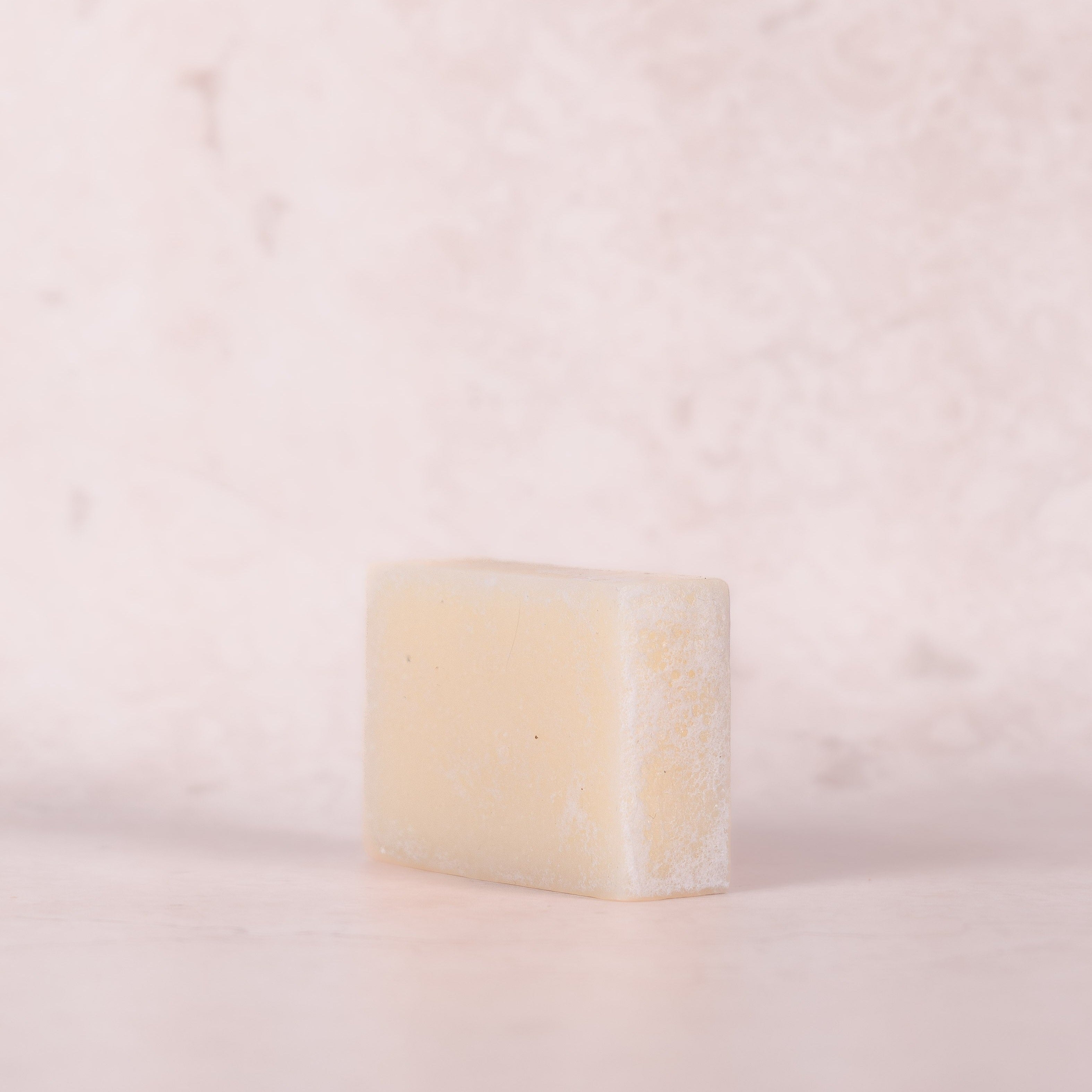 Jabón artesanal con aceite de almendras dulces para piel sensible – Puramente 23