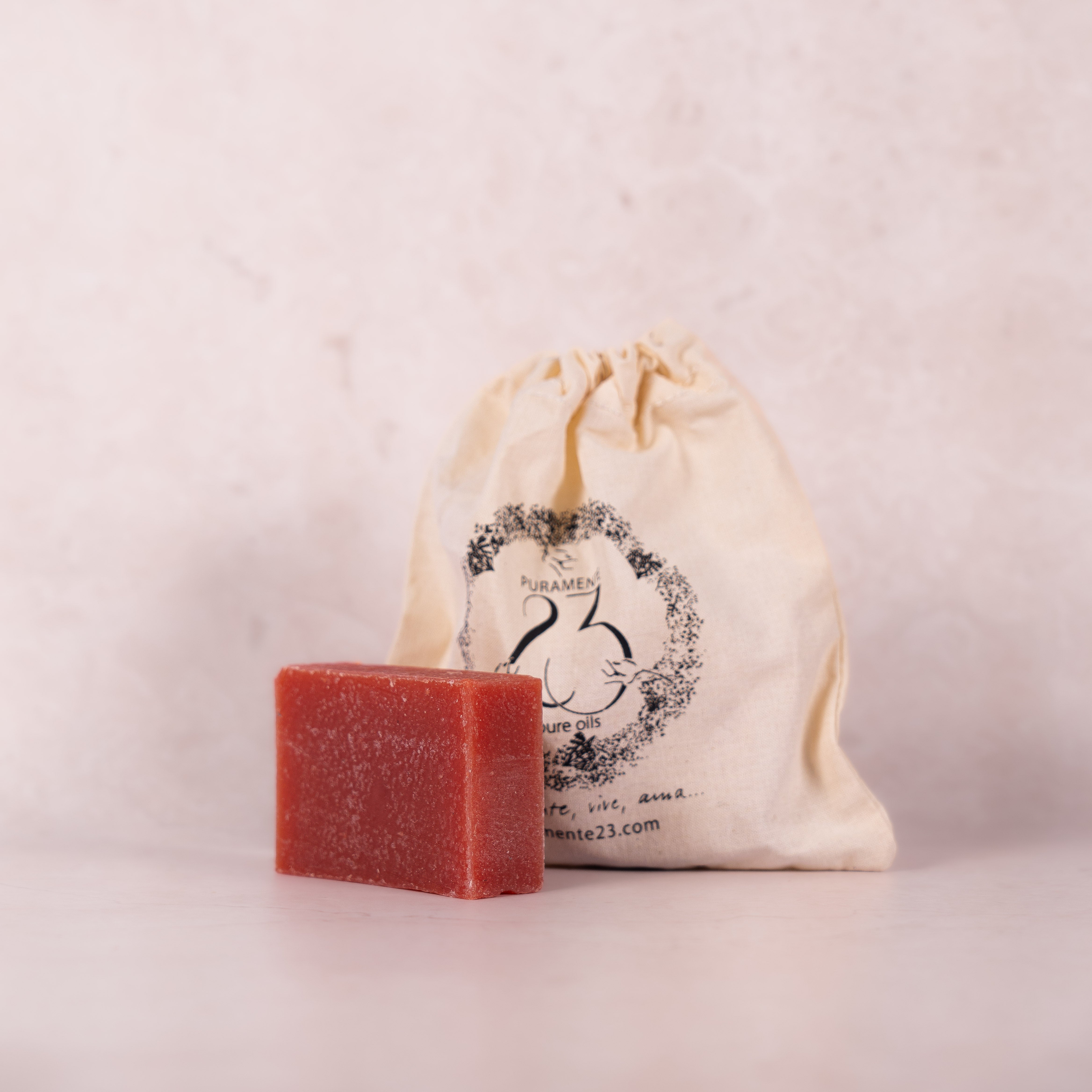 Jabón artesanal con propóleo y miel para piel sensible – Puramente 23