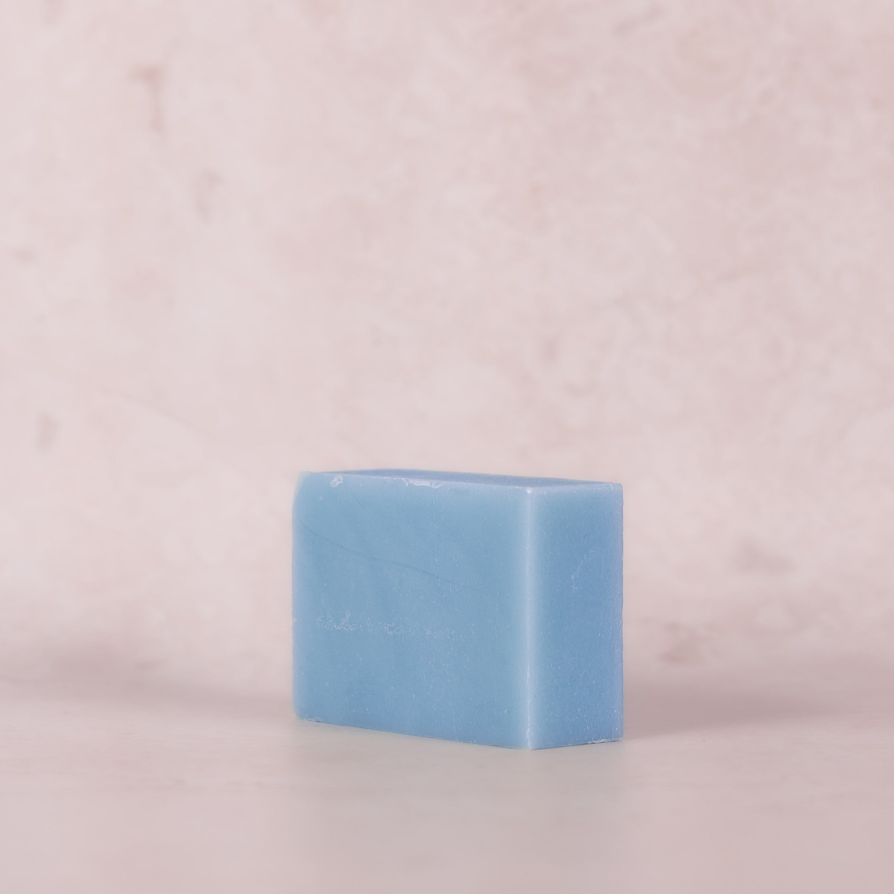 Jabón artesanal con sales termales y lavanda – Puramente 23