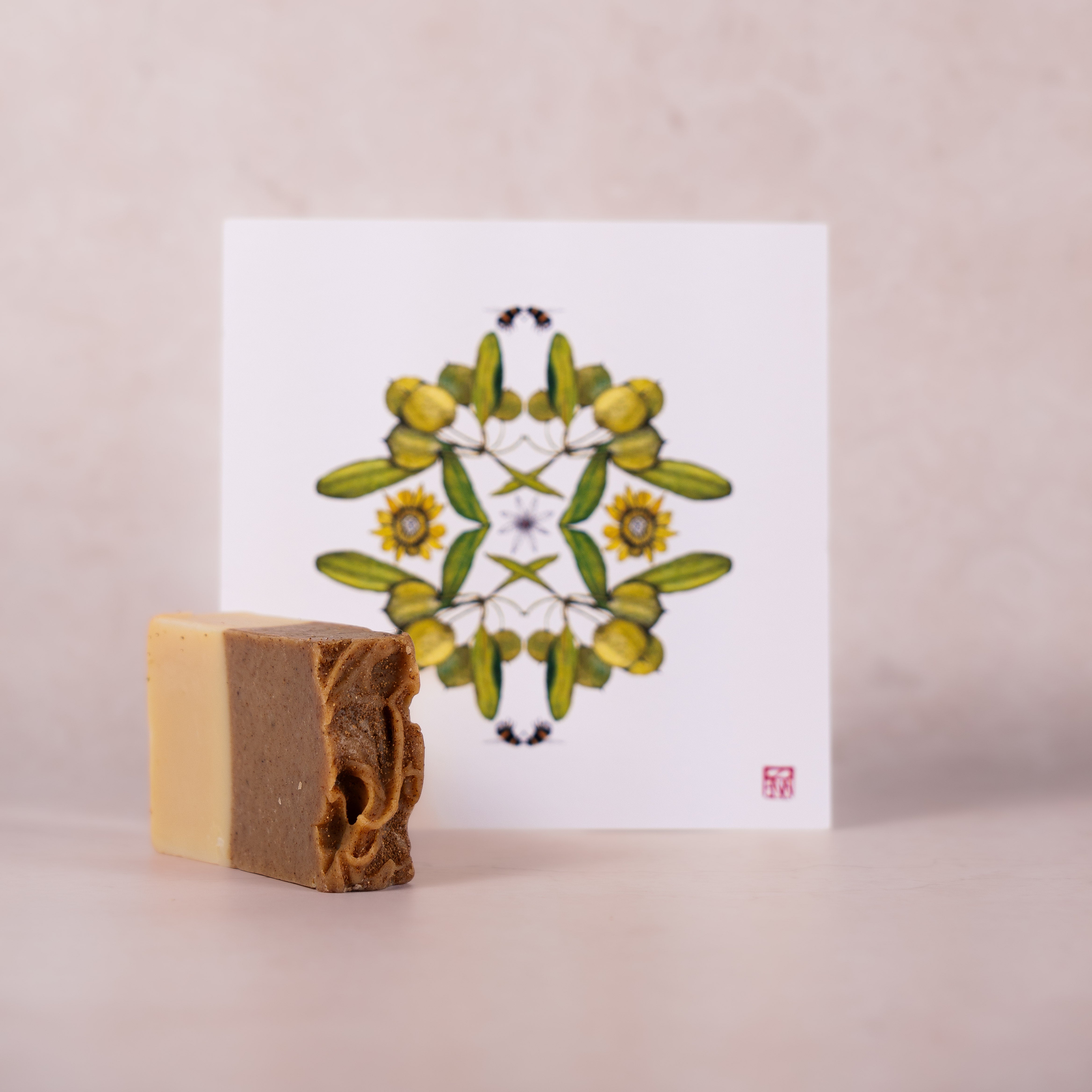 Jabón artesanal calmante con aceite de cáñamo y regaliz – Puramente 23
