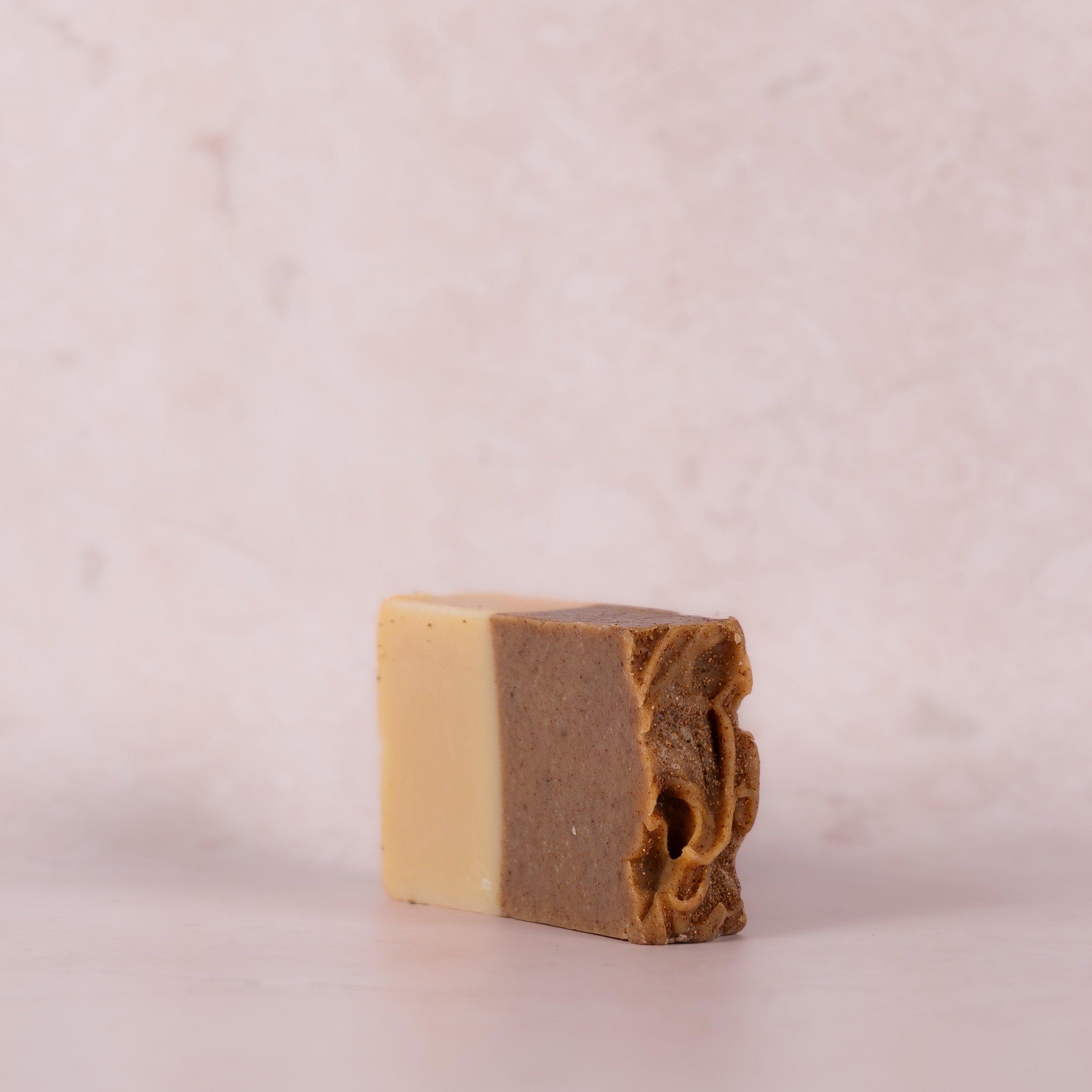 Jabón artesanal con aceite de argán y lemongrass – Puramente 23