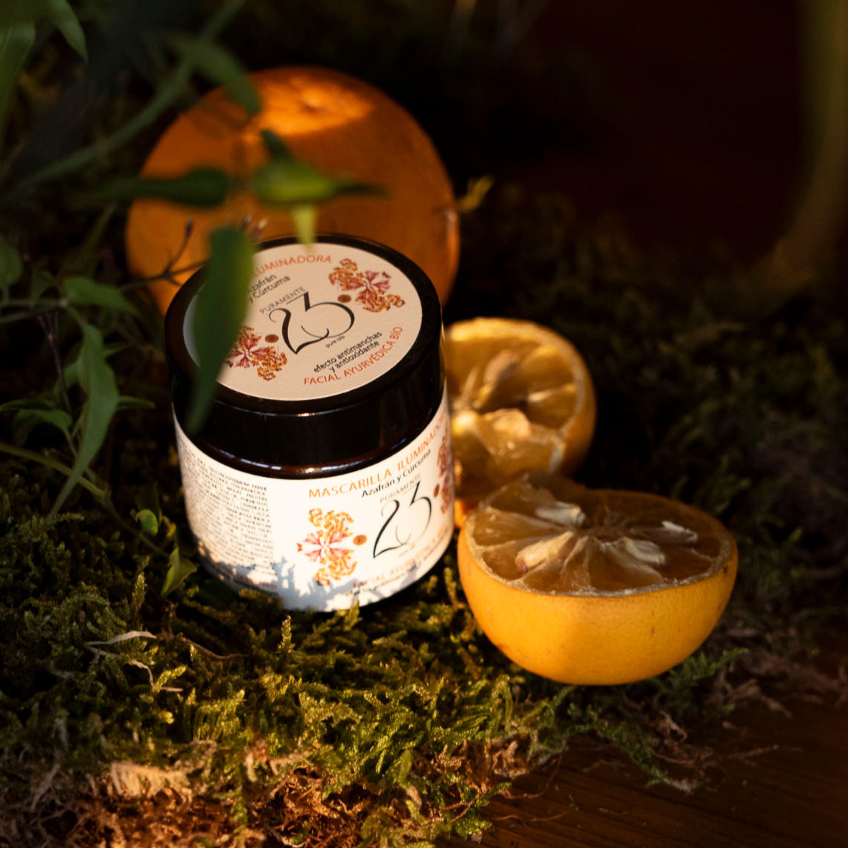 Mascarilla facial iluminadora natural con cúrcuma y azafrán – Puramente 23