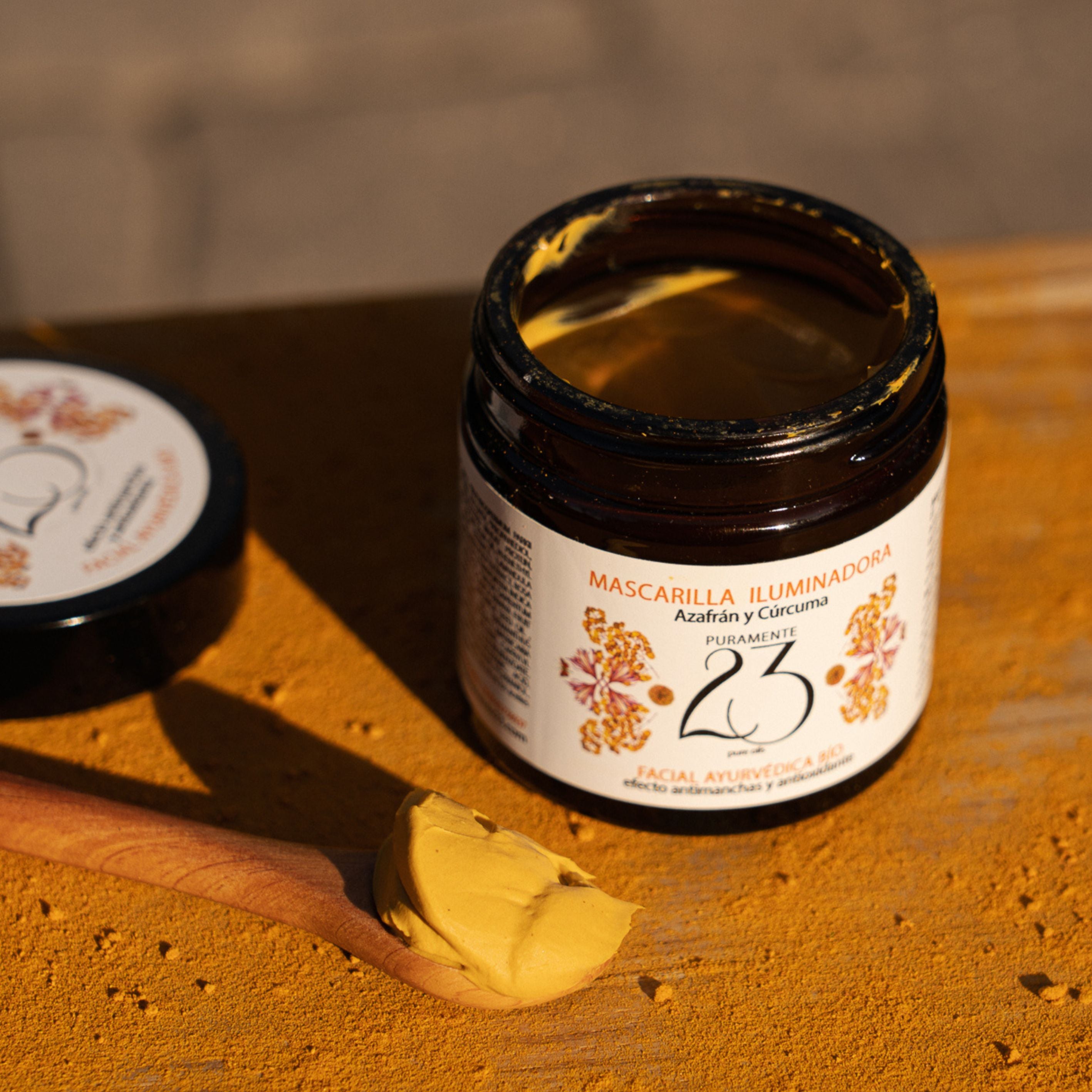 Mascarilla facial iluminadora natural con cúrcuma y azafrán – Puramente 23